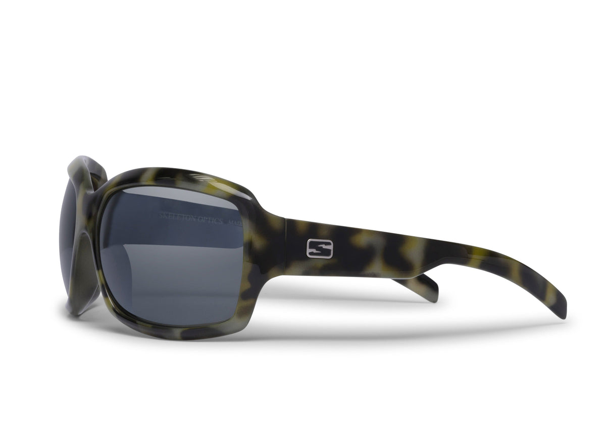 Serena sunglasses in green Everglades pattern, lens detail
