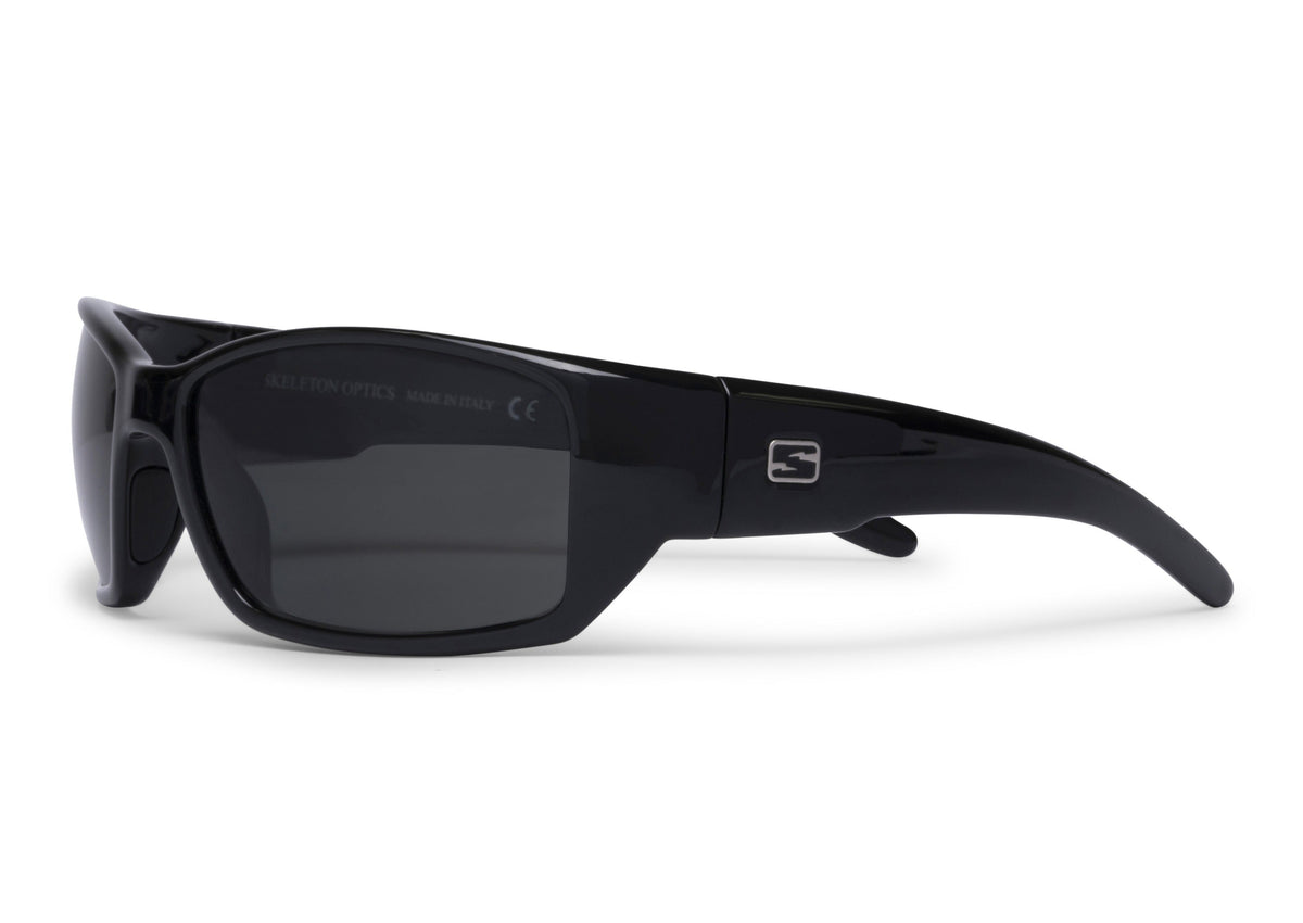 Flo sunglasses in glossy black, lens detail