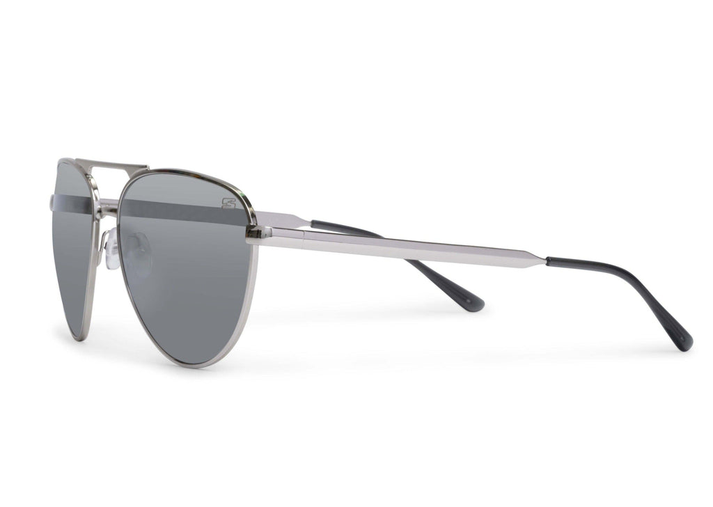 Aviator sunglasses in chrome silver with gray lens, lens detail