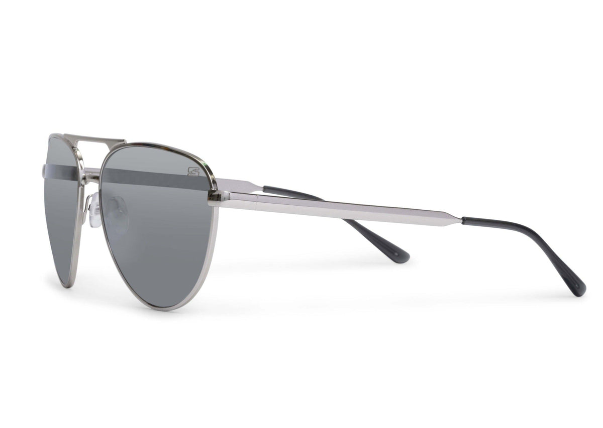 Aviator sunglasses in chrome silver with gray lens, lens detail